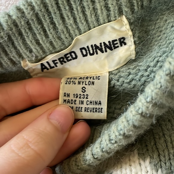 Sweater size S - Picture 2 of 2